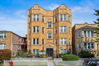 3728 W Wilson Ave, Unit Garden in Chicago, IL - Building Photo - Building Photo