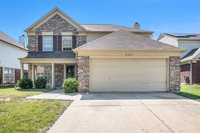 8201 Cloverglen Ln in Fort Worth, TX - Foto de edificio