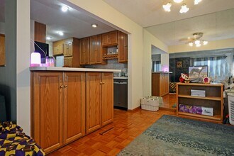 1110 Trailwood N in Hopkins, MN - Foto de edificio - Building Photo