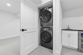 10 Sagamore Rd in Hampton Bays, NY - Building Photo - Building Photo