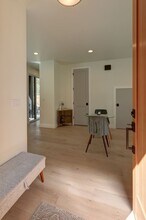 10919 NE 59th St in Kirkland, WA - Building Photo - Building Photo