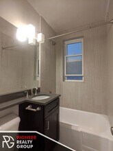 515 W Belmont Ave, Unit 23 in Chicago, IL - Building Photo - Building Photo
