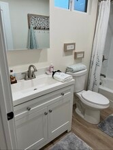 9528 1/2 Redfern Ave in Inglewood, CA - Foto de edificio - Building Photo