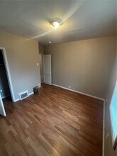 5043 Alaska Ave in St. Louis, MO - Foto de edificio - Building Photo