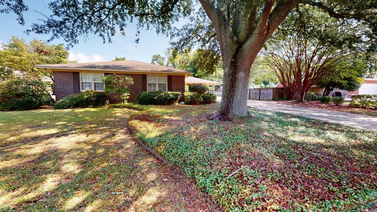 2513 Capstone Dr in Montgomery, AL - Building Photo