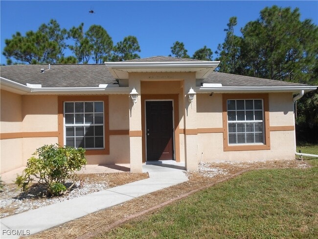 501 East 10th Street in Lehigh Acres, FL - Building Photo - Building Photo