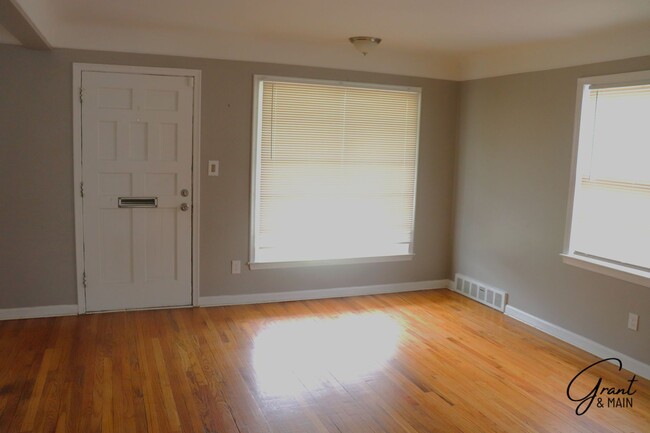 9311 Fenton Ave in Redford, MI - Building Photo - Building Photo