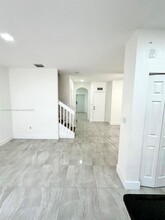 9285 SW 220th Terrace in Cutler Bay, FL - Foto de edificio - Building Photo