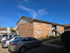 8071 Meadow Rd in Dallas, TX - Building Photo - Building Photo