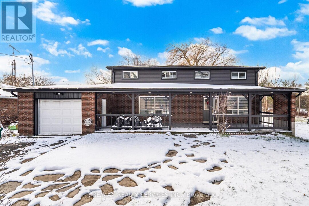 12270 Fourth Line in Halton Hills, ON - Building Photo