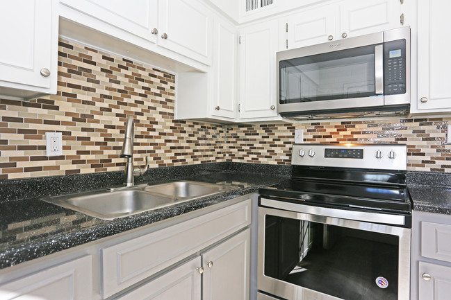 Lamar Villa Apartments in Phoenix, AZ - Building Photo - Interior Photo