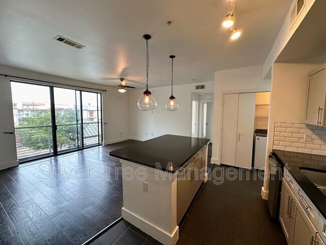 4605 Cedar Springs Rd in Dallas, TX - Building Photo - Building Photo