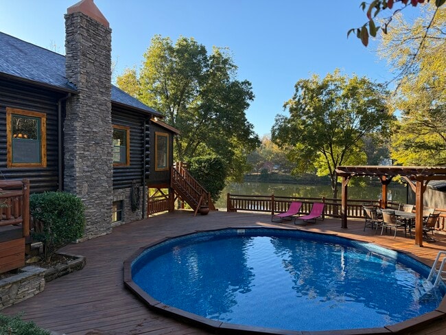 1011 Lake Shore Dr in Belmont, NC - Building Photo - Building Photo