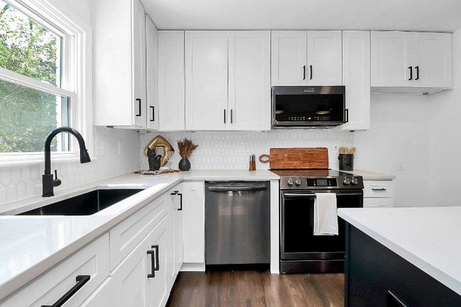 2038 Sandhurst Dr in Charlotte, NC - Building Photo - Building Photo