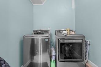 55 Allen St in New Britain, CT - Foto de edificio - Building Photo