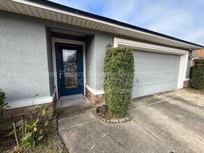 12059 Hayden Lakes Cir in Jacksonville, FL - Building Photo - Building Photo