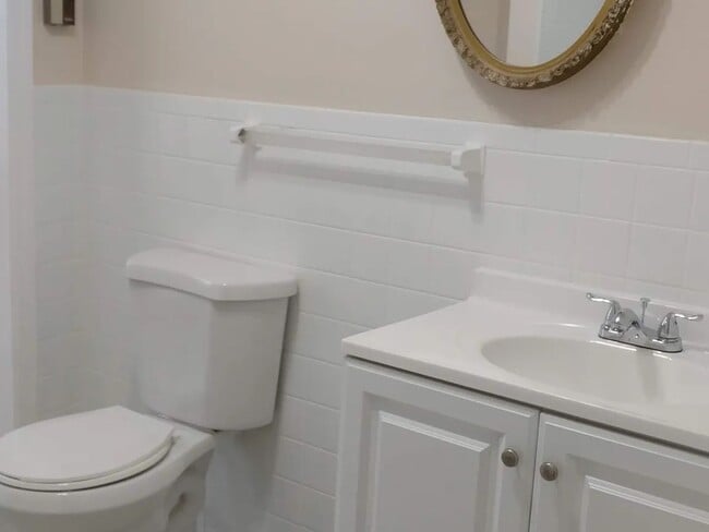 631 Litchfield Turnpike in Bethany, CT - Building Photo - Building Photo
