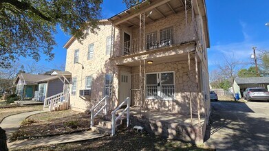 323 Claremont Ave in San Antonio, TX - Building Photo - Building Photo