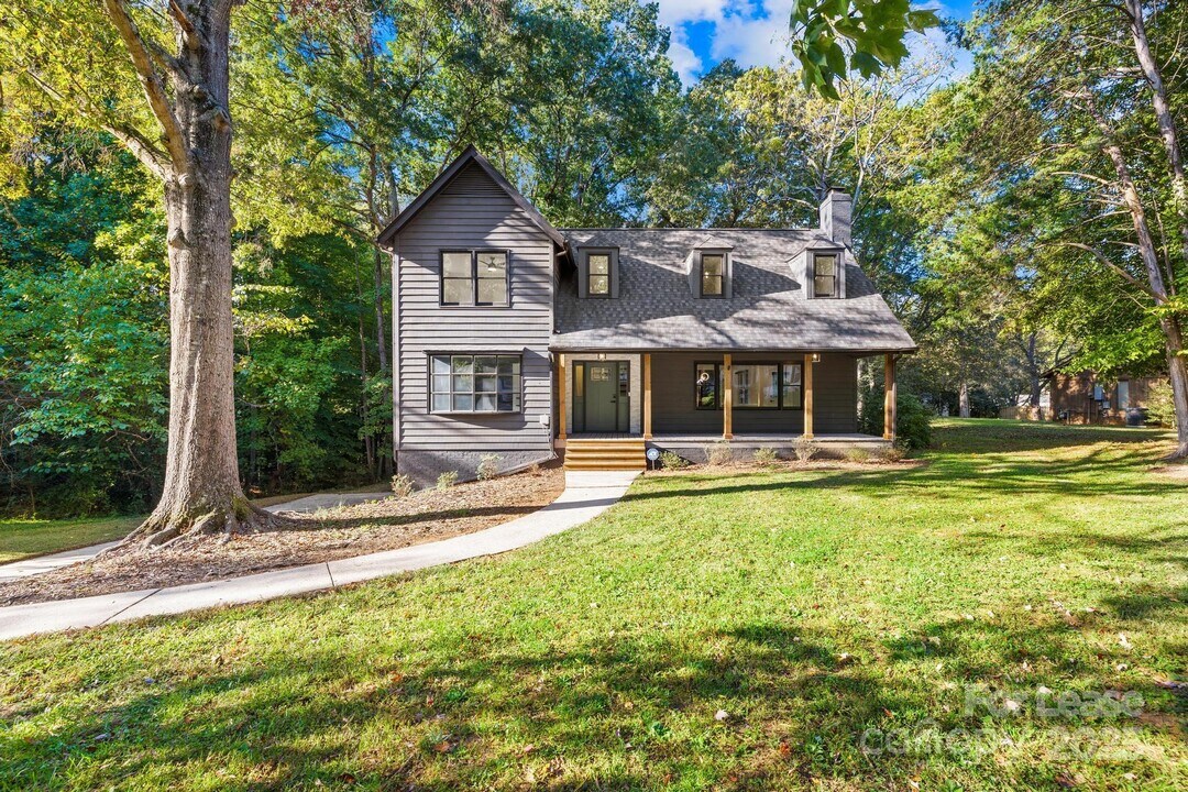 7201 Leaves Ln in Charlotte, NC - Building Photo