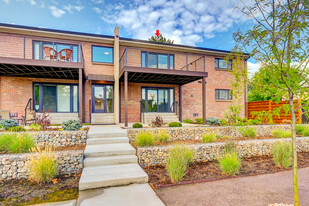 Courtyard at Sloans Lake Apartments