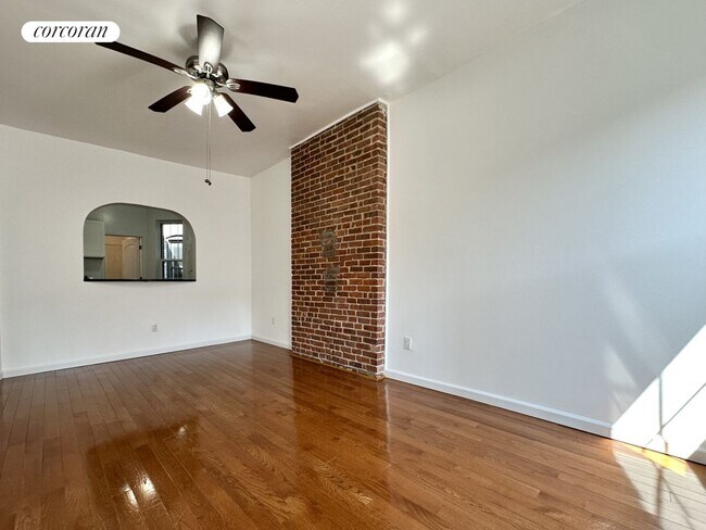 326 E 93rd St in New York, NY - Building Photo - Building Photo