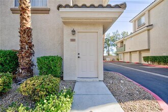 7185 S Durango Dr in Las Vegas, NV - Building Photo - Building Photo