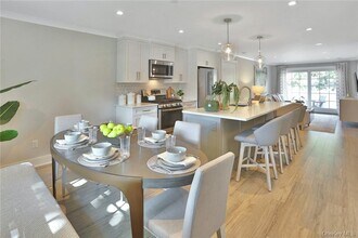 470 Main St in Armonk, NY - Foto de edificio - Building Photo