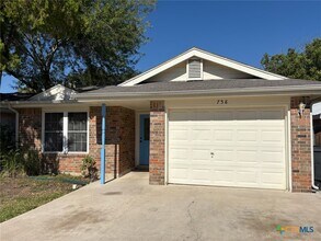 758 Briarbend Dr in New Braunfels, TX - Building Photo - Building Photo