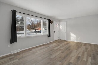 314 Goode St in Burnt Hills, NY - Building Photo - Building Photo