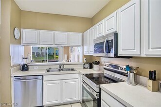 8144 Pacific Beach Dr in Ft. Myers, FL - Building Photo - Building Photo