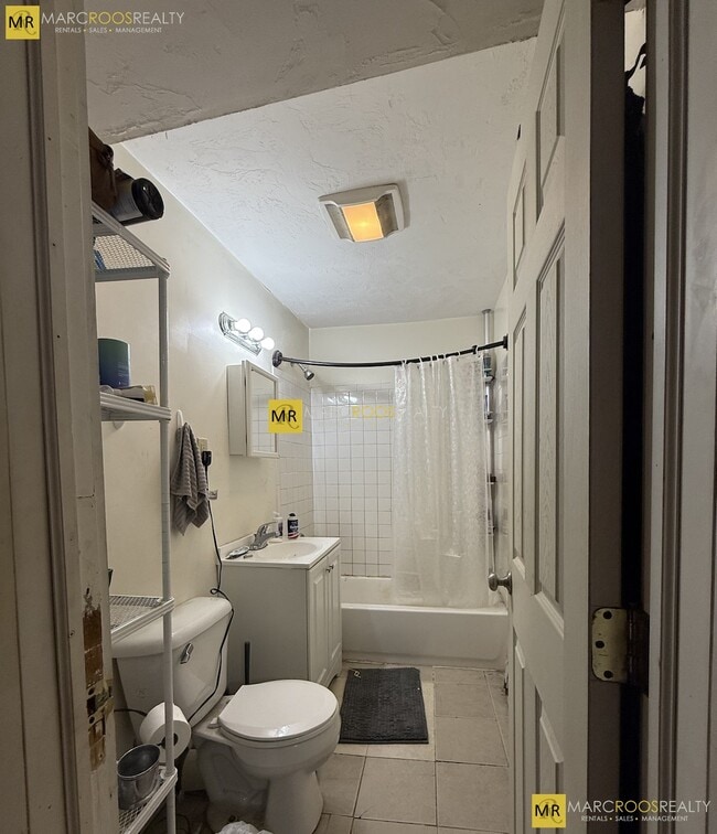 589 Beacon St, Unit B in Boston, MA - Foto de edificio - Building Photo