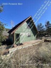 2000 Pioneer Way in Frazier Park, CA - Building Photo - Building Photo
