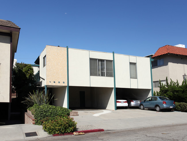 1333 Barry Ave in Los Angeles, CA - Building Photo - Building Photo