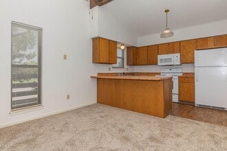 Ramsgate Apartments and Townhomes in Olathe, KS - Building Photo - Building Photo