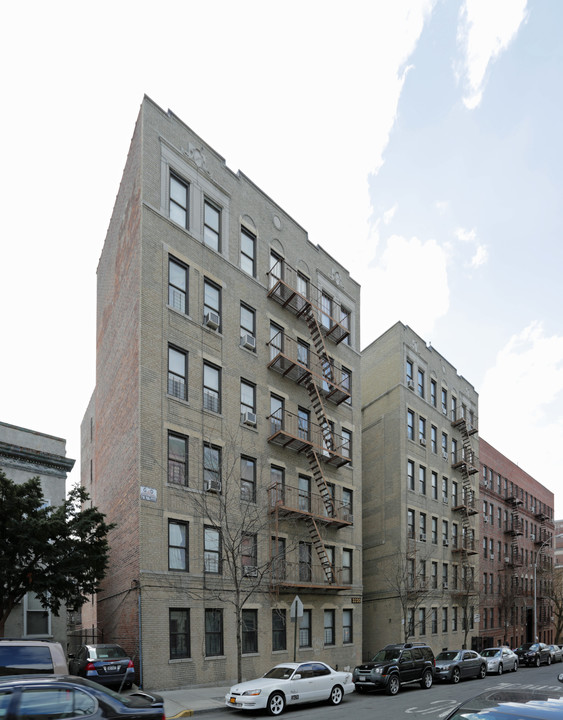 The Silver Linden in Bronx, NY - Building Photo