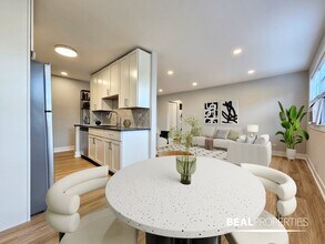 530 W Aldine in Chicago, IL - Foto de edificio - Building Photo