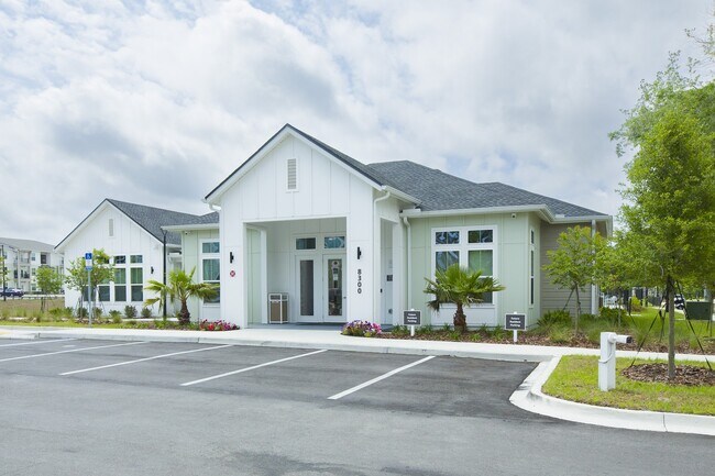 Madison Palms in Jacksonville, FL - Building Photo - Building Photo