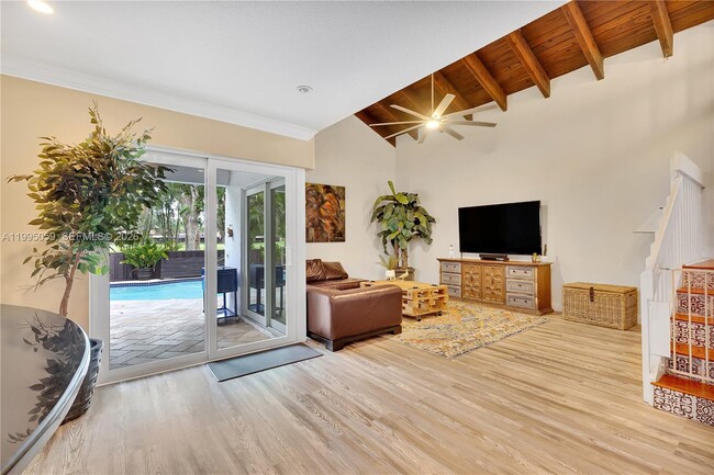 1610 W Sandpiper Cir in Pembroke Pines, FL - Building Photo - Building Photo