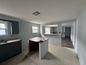 4400 Jacob St, Unit First Floor in Wheeling, WV - Building Photo - Building Photo