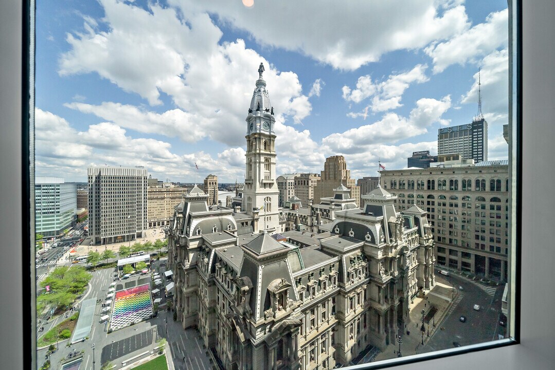 1414 S Penn Sq, Unit 22B in Philadelphia, PA - Building Photo