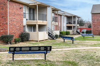 Trinity Park Apartments in Irving, TX - Building Photo - Building Photo