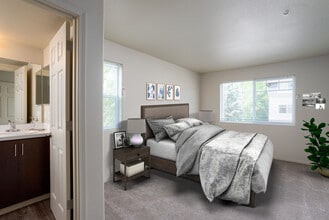 Edgewater Luxury Apartments in King City, OR - Building Photo - Building Photo