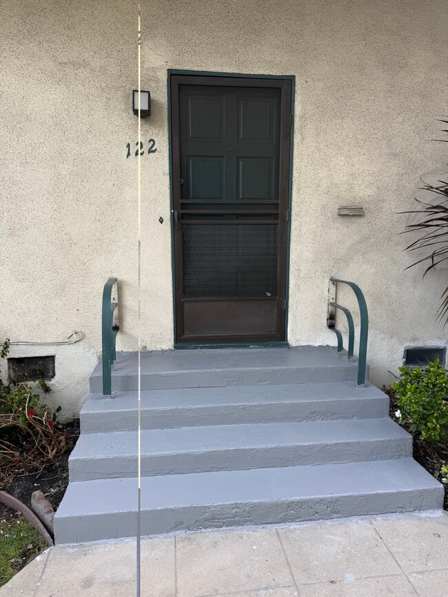 122 N Orlando Ave in Los Angeles, CA - Foto de edificio - Building Photo