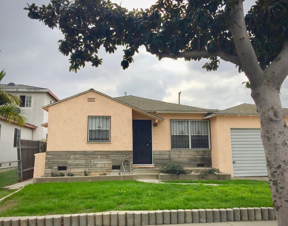 834 E Silva St in Long Beach, CA - Building Photo