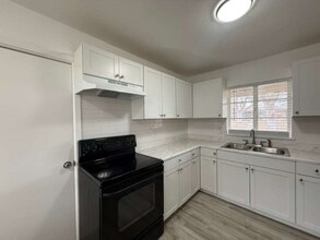 202 Mink Dr in San Antonio, TX - Building Photo - Building Photo