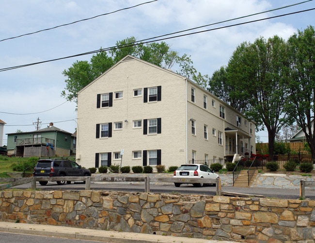 Cameron Street Apartments in Arlington, VA - Building Photo - Building Photo