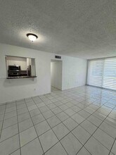 8045 NW 7th St in Miami, FL - Building Photo - Building Photo