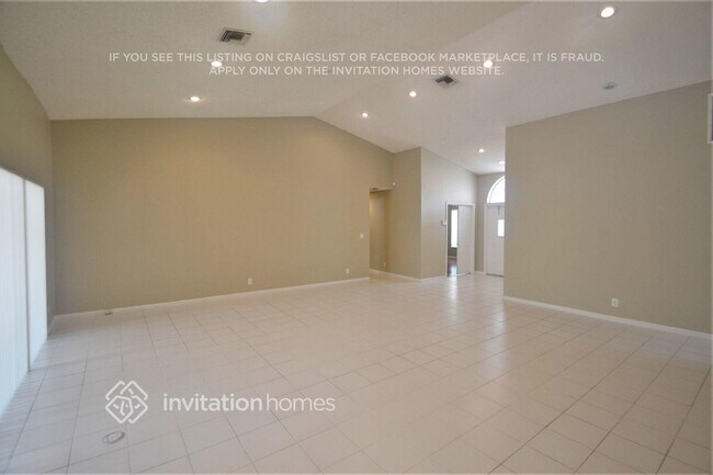 8017 NW 83rd St in Tamarac, FL - Building Photo - Building Photo