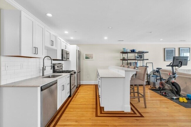 39 Dorchester St in Boston, MA - Building Photo - Building Photo