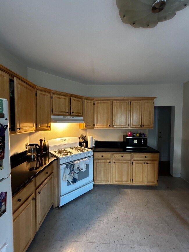 27 Ibbetson St, Unit #3 in Somerville, MA - Building Photo - Building Photo